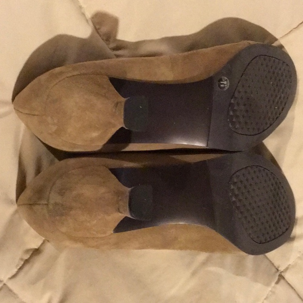 Shoes - Picture 2 of 3